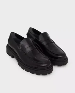 Czarne skórzane loafery