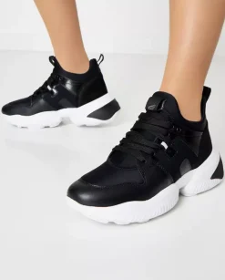 Czarne sneakersy Interaction