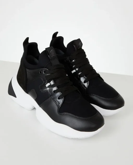 Czarne sneakersy Interaction