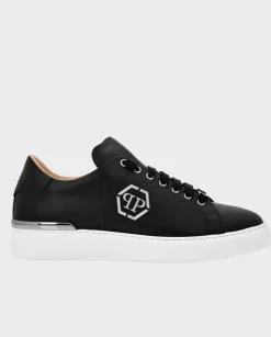 Czarne sneakersy na kontrastowej podeszwie
