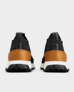 Czarne sneakersy o strukturze siateczki