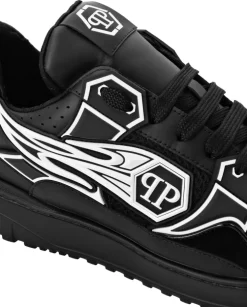 Czarne sneakersy z białym logo