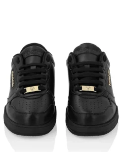 Czarne sneakersy ze złotymi detalami
