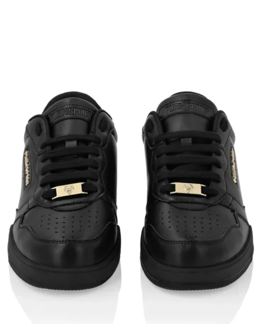 Czarne sneakersy ze złotymi detalami