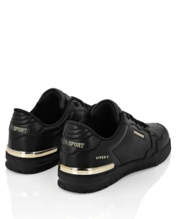 Czarne sneakersy ze złotymi detalami