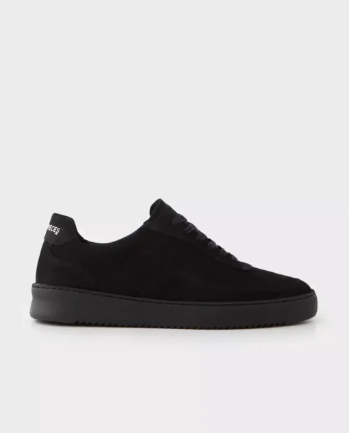 Czarne zamszowe sneakersy