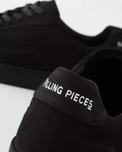 Czarne zamszowe sneakersy