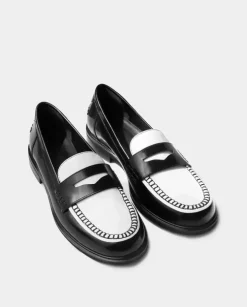 Czarno-białe loafersy ze skóry
