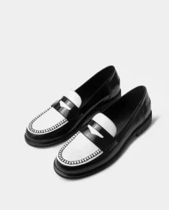 Czarno-białe loafersy ze skóry