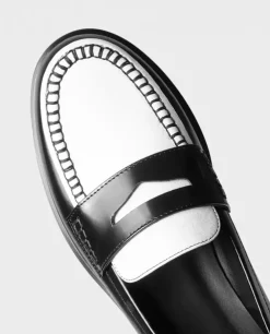 Czarno-białe loafersy ze skóry