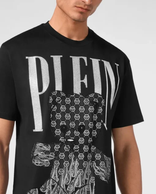 Czarny t-shirt z ozdobnym misiem i logo