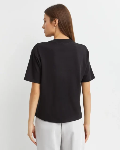 Czarny bawełniany t-shirt
