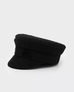 Czarny kaszkiet z monogramem