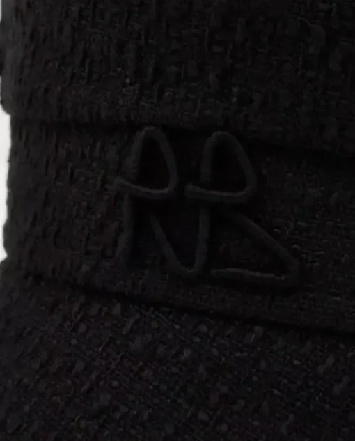 Czarny kaszkiet z monogramem