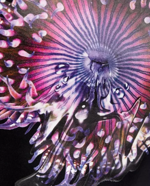 Czarny krótki t-shirt z nadrukiem Orchid Anemone