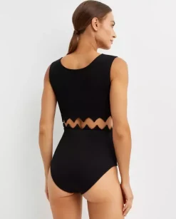Czarny sportowy top z ząbkami