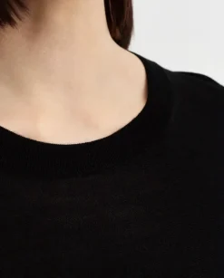 Czarny sweter z krótkim rękawem LINFA25