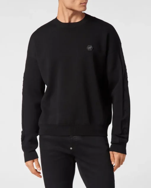 Czarny sweter z logo