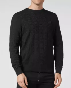 Czarny sweter z monogramem
