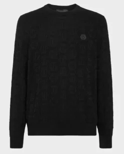 Czarny sweter z monogramem