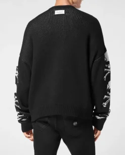Czarny sweter z printem