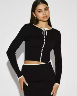 Czarny top z lamówką Jennifer