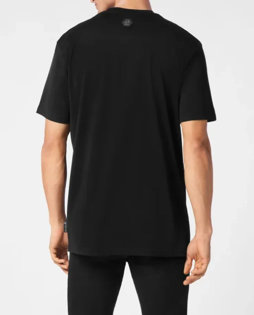 Czarny t-shirt z aplikacją