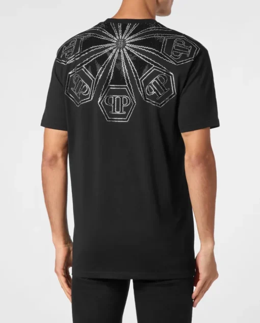 Czarny T-shirt z błyszczącą aplikacją