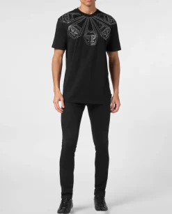 Czarny T-shirt z błyszczącą aplikacją