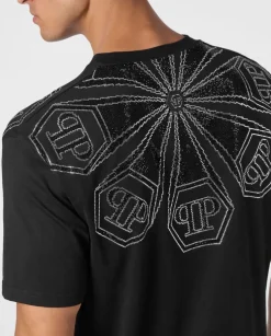 Czarny T-shirt z błyszczącą aplikacją