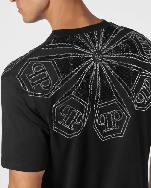 Czarny T-shirt z błyszczącą aplikacją