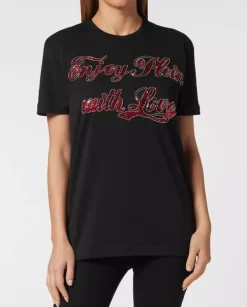 Czarny t-shirt z cekinowym napisem