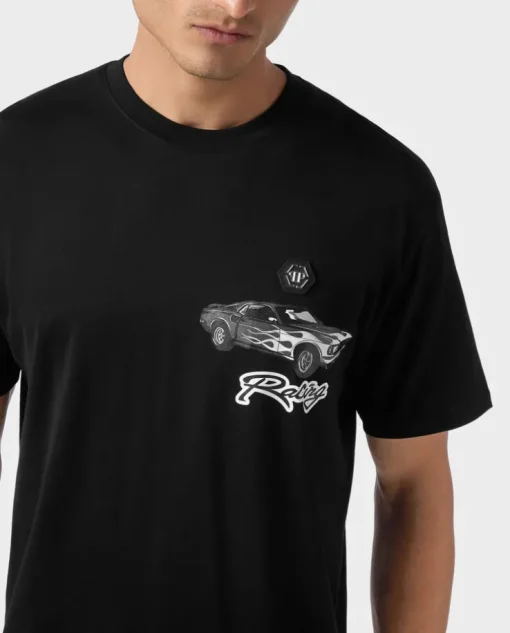 Czarny t-shirt z nadrukiem i okrągłym dekoltem