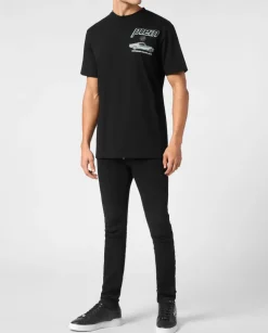 Czarny t-shirt z nadrukiem samochodu