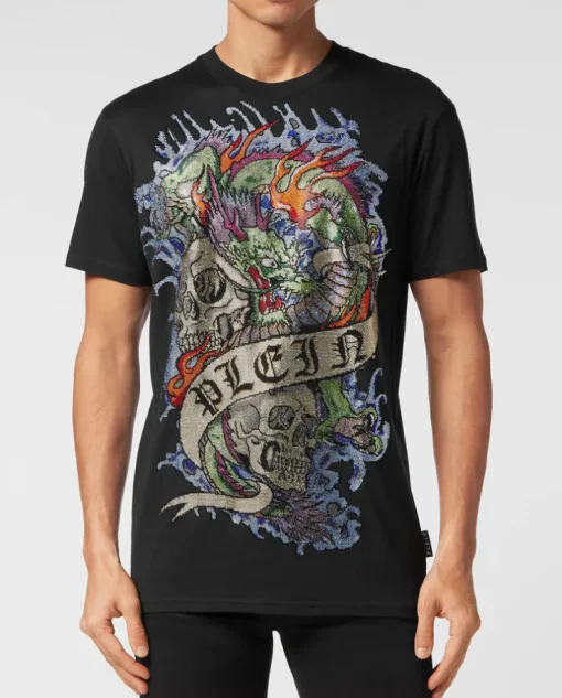 Czarny t-shirt z ozdobną aplikacją