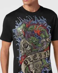 Czarny t-shirt z ozdobną aplikacją