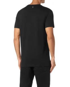 Czarny t-shirt z ozdobnym nadrukiem