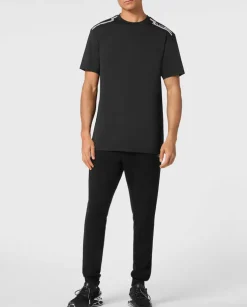 Czarny t-shirt z ozdobnym wzorem