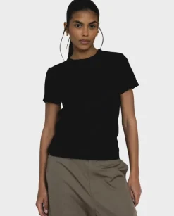 Czarny t-shirt z wiskozy Basic