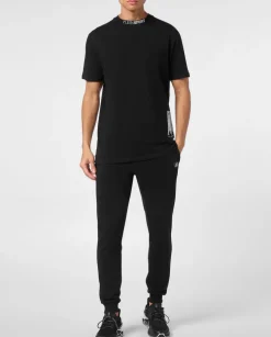 Czarny t-shirt ze stójką