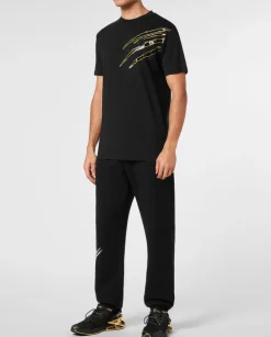 Czarny t-shirt ze złotą aplikacją