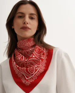 Czerwona bandana z pirntem