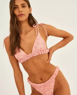 Czerwona góra od bikini Before Sunrise