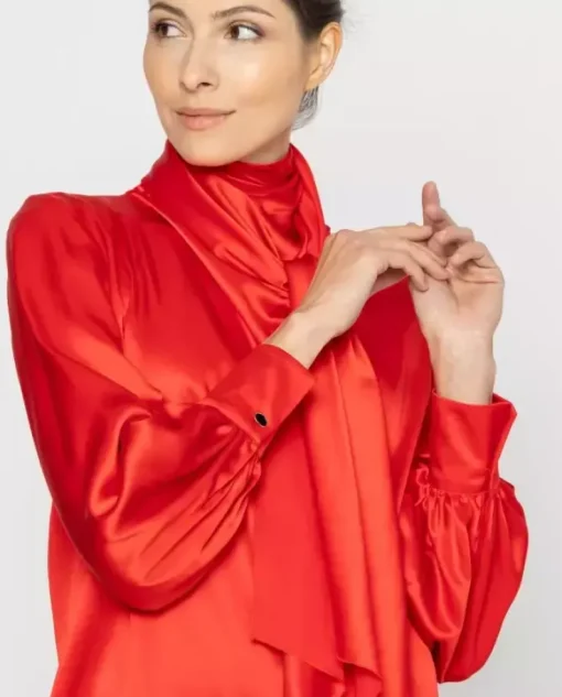 Czerwona koszula z jedwabiu