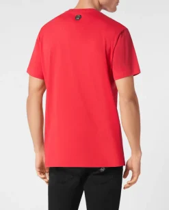 Czerwony t-shirt z dużym zdobieniem z kryształów