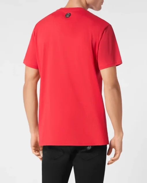 Czerwony t-shirt z dużym zdobieniem z kryształów