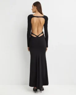 Dopasowana czarna sukienka maxi