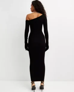 Dopasowana czarna sukienka maxi