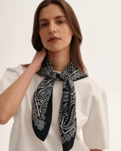 Granatowa bandana z printem