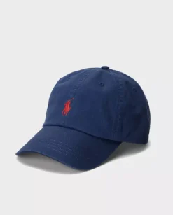 Granatowa czapka z daszkiem i logo